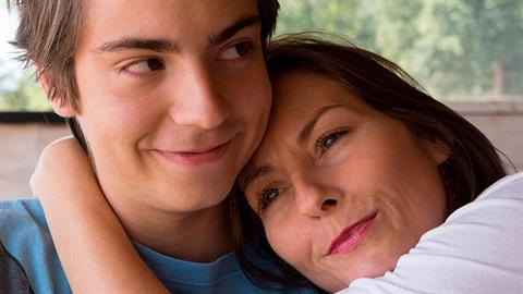 «Γιε μου, σε καμαρώνω που μεγαλώνεις αλλά μου λείπεις»