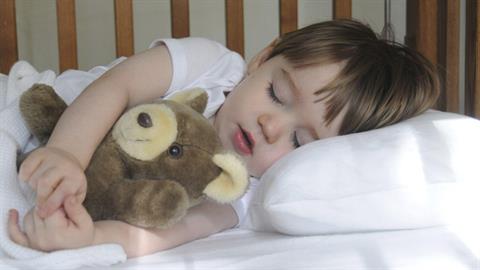 «Η πεθερά μου πέταξε κρυφά το κουκλάκι του γιου μου, επειδή δεν είναι για... άντρες!»