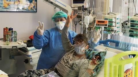 Βγαίνει από το νοσοκομείο νικητής ο 9χρονος με κορονοϊό που νοσηλευόταν στη ΜΕΘ 