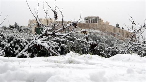 Η «Μήδεια» έντυσε την Αθήνα στα λευκά και είναι υπέροχη!
