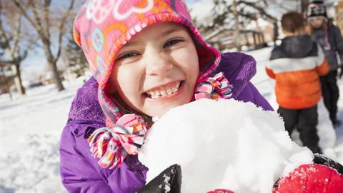 Ανακοίνωση νηπιαγωγείου: Αφήστε την τηλεκπαίδευση και βγείτε να παίξετε στο χιόνι