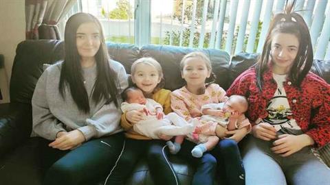 Μαμά γεννάει δίδυμα για τρίτη συνεχόμενη φορά!