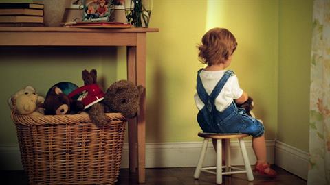 Γονείς και δάσκαλοι, όταν βάζουμε τιμωρία ένα παιδί τιμωρούμε μια αθώα ψυχή