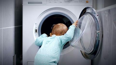 Παιδί προσχολικής ηλικίας βρήκε τραγικό θάνατο μέσα στο πλυντήριο ρούχων