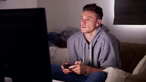 Μαμά πέταξε τα βιντεοπαιχνίδια του άντρα της επειδή παραμελούσε το παιδί