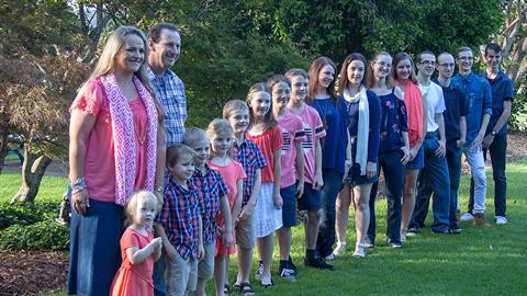 «Δεν ήθελα να κάνω παιδιά όμως σήμερα έχω 16 και δεν το μετανιώνω»