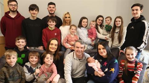 Μαμά με 22 παιδιά: «Τα χρήματα δεν μπορούν να αγοράσουν αυτό που έχουμε»