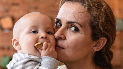 «Την κόρη μου δεν την νοιάζει που είμαι μεγάλη μαμά, εσείς γιατί ασχολείστε;»