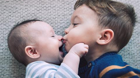 «Ο γιος μου είναι ο μεγάλος αδερφός που θα ήθελα να είχα μικρή»