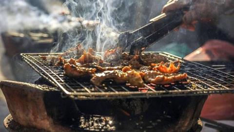 Παγώνη: Τσικνοπέμπτη ψήνουμε στο μπαλκόνι και Καθαρά Δευτέρα δεν πετάμε χαρταετό