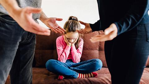 Γιατί ΔΕΝ πρέπει να μείνετε μαζί «για το παιδί»