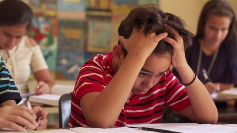 Καθηγητής έκοψε τα μαλλιά μαθητή του για να τον τιμωρήσει