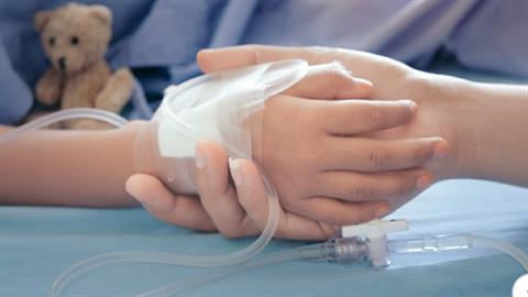 5χρονο αγοράκι δίνει μάχη για τη ζωή του στην εντατική λόγω κορονοϊού 