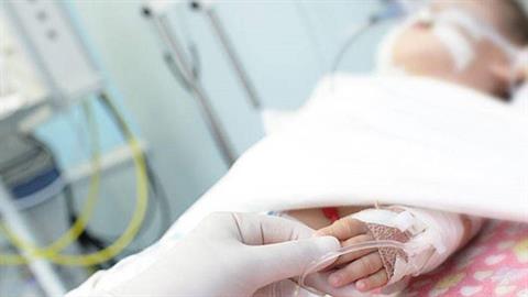 Βγήκε από την εντατική ο 5χρονος που δίνει μάχη για τη ζωή του λόγω κορονοϊού