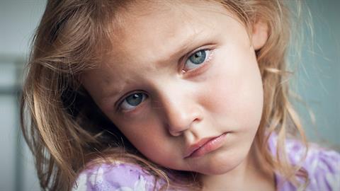 Γονείς, μη στερείτε τους νονούς απ’ το παιδί επειδή έχετε τσακωθεί (είναι εγωιστικό)