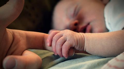 Θεσ/νίκη: Γέννησαν σε ιδιωτική κλινική και κόλλησαν κορονοϊό μαζί με τα μωρά τους