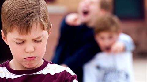 «Ο γιος μου απάντησε με βία στο bullying και του είπα ότι είναι λάθος (κι ας είχε δίκιο)»