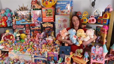 Μαμά αποκτά τα παιχνίδια που ονειρευόταν μικρή (χρειάστηκαν 13 χρόνια και 1000 ευρώ)