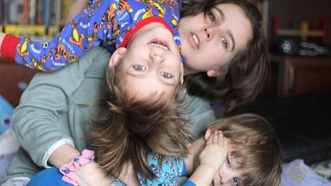 «Μια μαμά δεν ζητάει ποτέ βοήθεια, αλλά σίγουρα τη χρειάζεται»