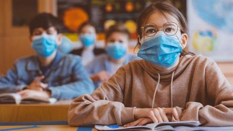 Δελφοί: Καθηγήτρια δεν φορούσε μάσκα και βρέθηκαν θετικοί 40 μαθητές 