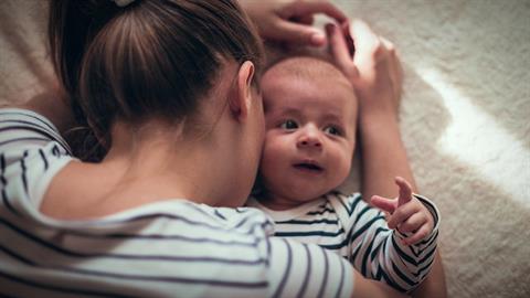 «Δεν φταις εσύ...»: τα λόγια μιας μάνας με επιλόχειο κατάθλιψη στο παιδί της