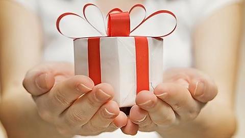 Πώς να επιλέξετε το κατάλληλο δώρο για τον σύντροφό σας