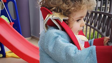 Ο Παναγιώτης Ραφαήλ δυνάμωσε και γιόρτασε τα κούλουμα ως Μικρός Πρίγκιπας