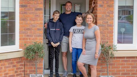 «Μεγαλώνω τα αγόρια μου χωρίς όρια και κανόνες για να γίνουν ανεξάρτητα»