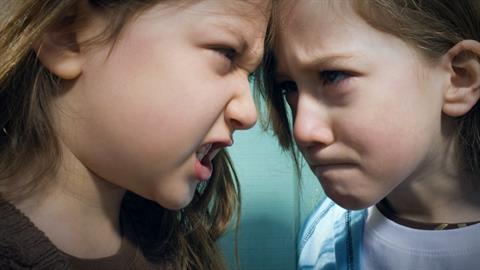 «Κάθε μήνα δείχνω αδυναμία σε διαφορετικό παιδί για να γίνουν καλύτερα τα άλλα»