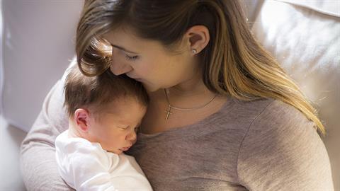 «Κοιμήστε το μωρό στην αγκαλιά σας τώρα που μπορείτε και μην ακούτε κανέναν»