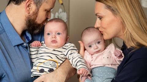 Έμεινε έγκυος ενώ ήταν ήδη έγκυος και γέννησε... δίδυμα!