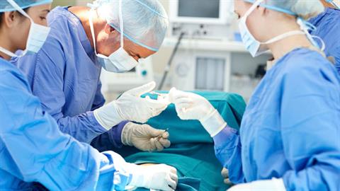 Έγινε η πρώτη ενδομήτρια επέμβαση στην Ελλάδα σε έμβρυο 24 εβδομάδων