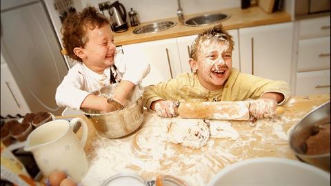 Καλύτερα ένα σπίτι άνω-κάτω, παρά ένα παιδί που φοβάται διαρκώς μη λερώσει