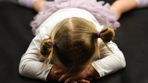 Τα 2 είναι η πιο δύσκολη ηλικία, αλλά... γιατί;