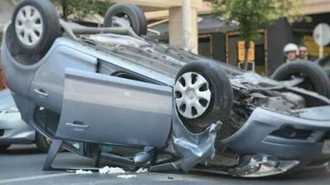 Πάτρα: Παιδάκι άνοιξε την πόρτα αυτοκινήτου εν κινήσει κι αυτό αναποδογύρισε