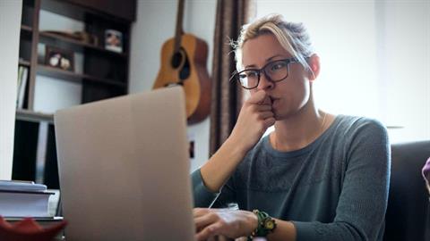 Μαμάδες, μη γκουγκλάρετε τα συμπτώματα των παιδιών σας (είναι επικίνδυνο)