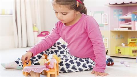 Μαμά εξομολογείται: «Δεν μου αρέσει να παίζω με την μοναχοκόρη μου. Είναι βαρετό»