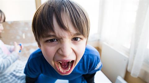 To κόλπο της παλάμης που κόβει... μαχαίρι τα ξεσπάσματα των παιδιών