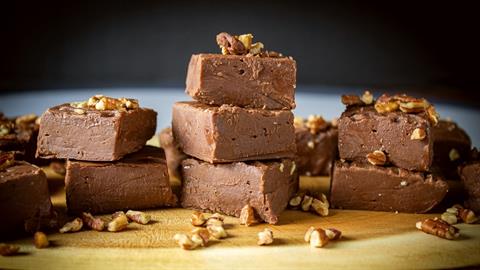 Νηστίσιμο γλυκό ψυγείου με σοκολάτα και ταχίνι