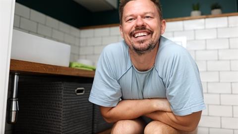 6 καλοί λόγοι για να πείσετε τον άντρα σας να ουρεί καθιστός