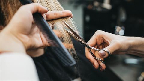 Πόσο συχνά πρέπει να κουρεύεστε ανάλογα με τον τύπο μαλλιών σας