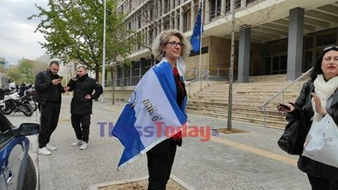Eλεύθερη η 49χρονη που συνελήφθη για αναρτήσεις της κατά των self test