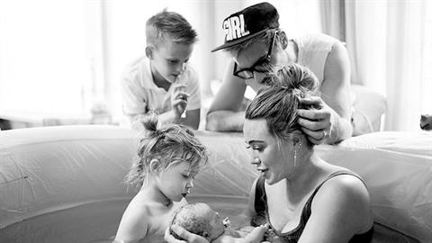 Μαμά ζήτησε από τον 9χρονο γιο της να είναι παρών στη γέννηση της αδερφής του