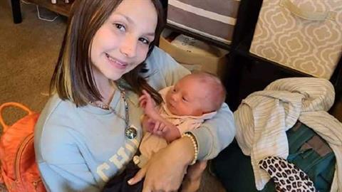 11χρονη ξεγέννησε την μητέρα της στο σπίτι όσο περίμεναν το ασθενοφόρο