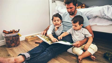 «Σταματήστε να μου λέτε πόσο τυχερή είμαι που με βοηθάει ο άντρας μου με τα παιδιά»