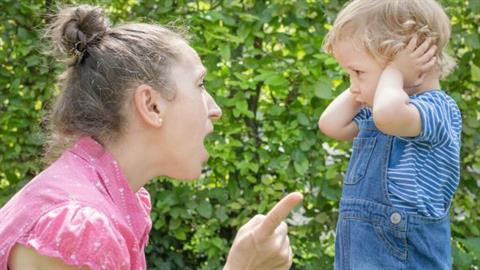 «Δεν επιτρέπω σε κανέναν να φωνάζει στα παιδιά μου, ακόμα κι αν φταίνε»