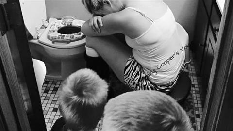 «Μετά το 5ο παιδί νιώθω εξαντλημένη και δεν έχω κουράγιο να ασχολούμαι μαζί του»