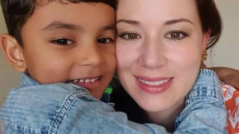 Μαμά πούλησε όλη την περιουσία της για να υιοθετήσει 11 παιδιά