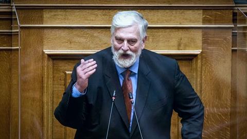 Λοβέρδος: Ακόμη κι αν ο μπαμπάς κακοποιούσε τη μαμά το παιδί έχει δικαίωμα και στους δύο γονείς