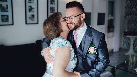 «Γιε μου, παντρέψου εκείνη που μπορεί να δει την υπέροχη ψυχή σου»